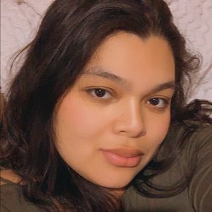 Meet your Posher, Yanira